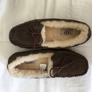 NWOT UGG Dakota Dark Brown Slippers- size 9